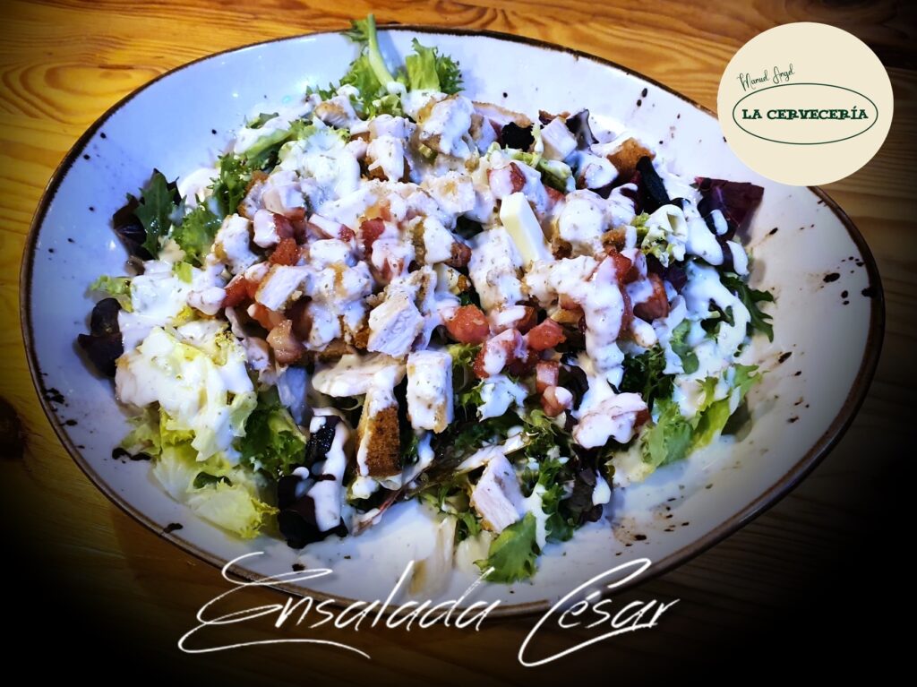 Plato y ambiente de La Cerveceria Badajoz